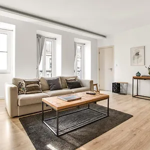Modern 2 Bedroom In Estrela With Outside Terrace! Amazing For Families, Couples, Friends , Lisbon Portugal